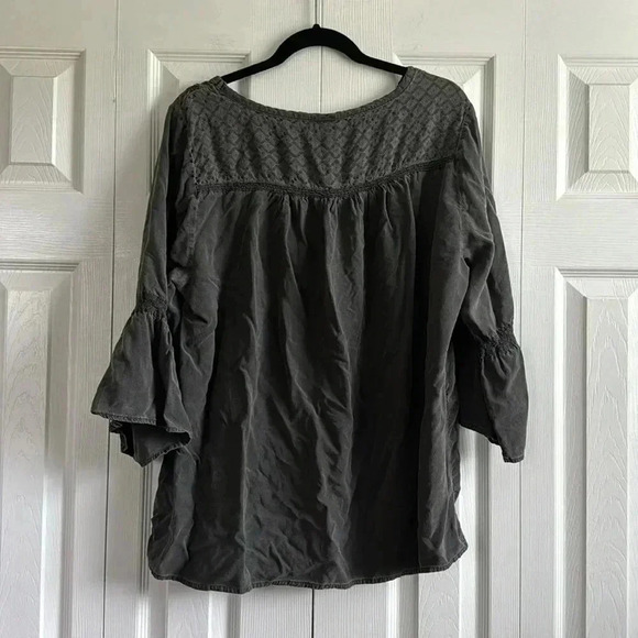 Torrid Charcoal Gray Boho Top Bell Sleeves size 2X - Picture 5 of 5